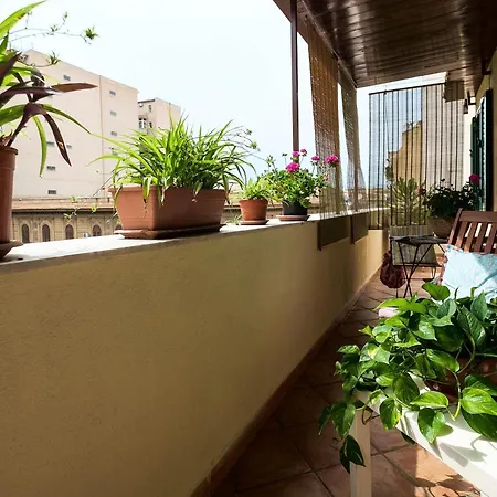 In Mit Moeblierter Terrasse *